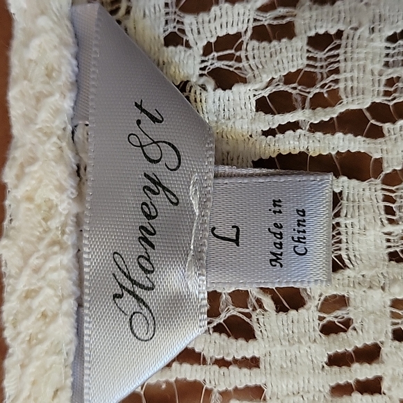 Adorable beige crop top - Picture 5 of 5